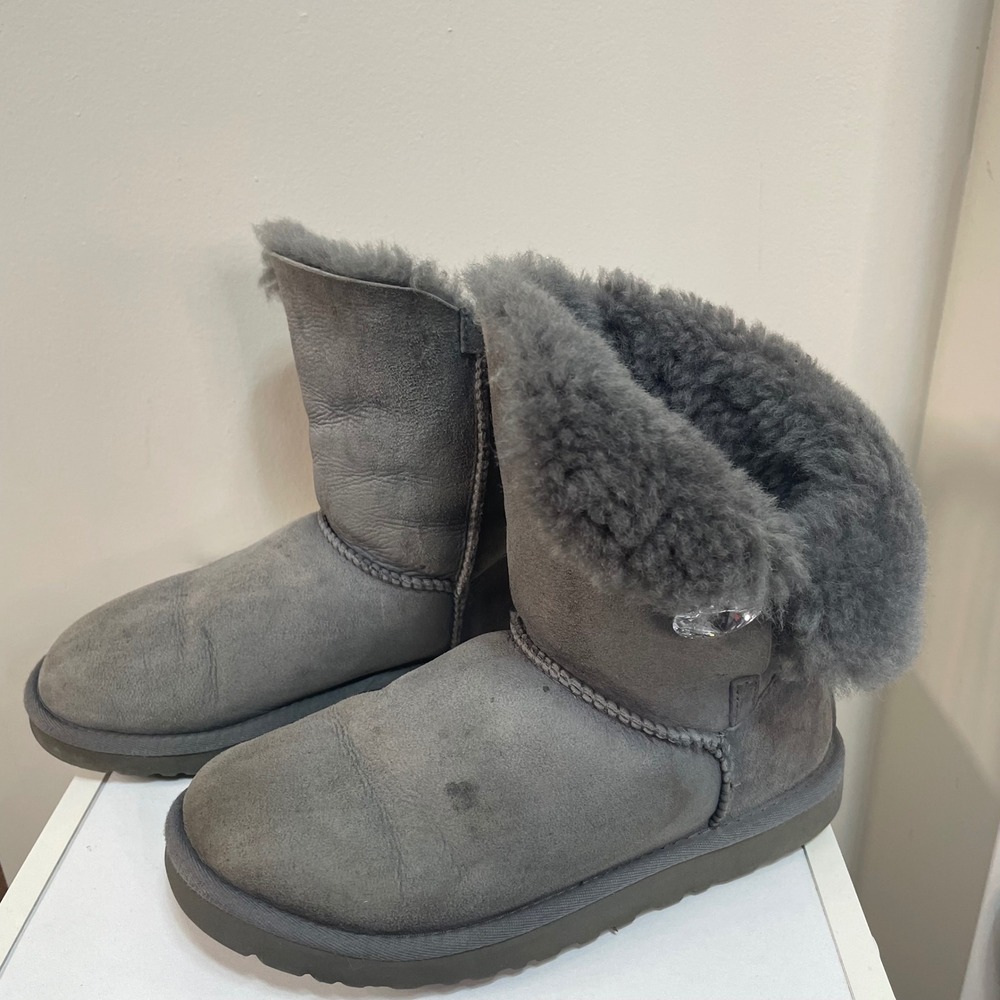UGG Australia Bailey Women's Gray Suede‎ Sheepskin Rhinestone Cuff Boots Size 5